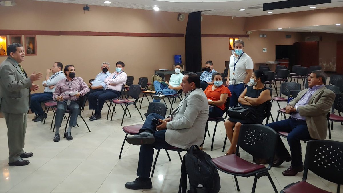 DGAC_Ecuador's tweet image. En la ciudad de #Guayaquil, se efectuó una reunión con empresas de aerofumugación, con el objetivo de analizar el cumplimiento de sus actividades, normativa, riesgos y demás temas para una adecuada implementación de la Gestión de #SeguridadOperacional.