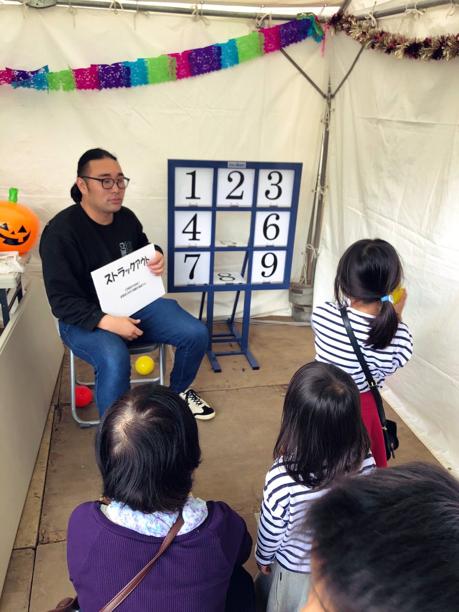 tyobuntyan's tweet photo. 何回見ても世界観といいストーリー性といいこの1枚抜群におもろい。 https://t.co/Ectpp7xczU
