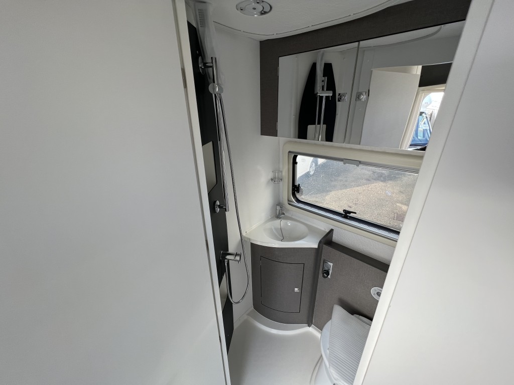 ESHartley's tweet photo. 'In Stock for Immediate Delivery'

✔ Wingamm City Suite 
✔ Perfect turning radius for every day driving
✔ 2 berth
✔ Wingamm fiberglass monocoque body

£113,000 and in stock now!

Call 0151 350 6870 to arrange a viewing with our expert team.

#wingammcitysuite https://t.co/4jlwR9rNvx