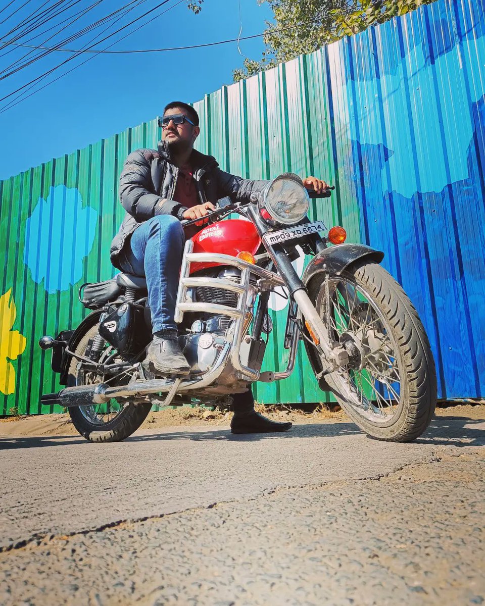 RIJOREJ1234's tweet photo. " Real men doesn't take selfies they Trend 📈"
#rijorejiindore #rijo @RijoRejiindore @Rijoreji #Indore #Trending #NewPost #Brazil #RoyalEnfield https://t.co/3ZF3UvkxAT