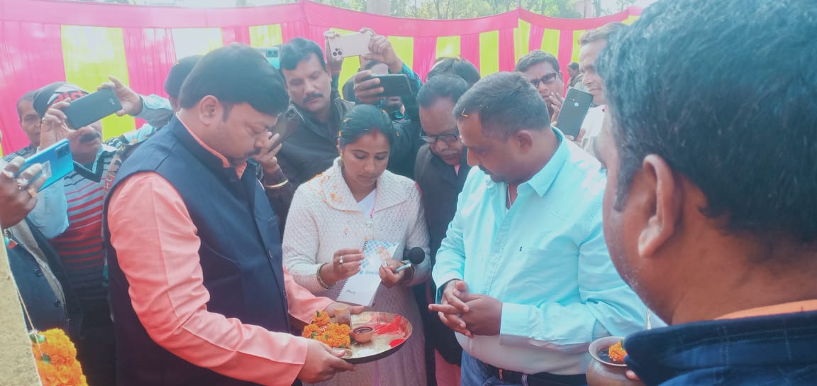 मंत्री बन्ना गुप्ता ने स्वर्णरेखा आरती घाट के लिए विधायक फंड से दिया 50 लाख- Minister Banna Gupta gave 50 lakh from MLA fund for Swarnrekha Aarti Ghat