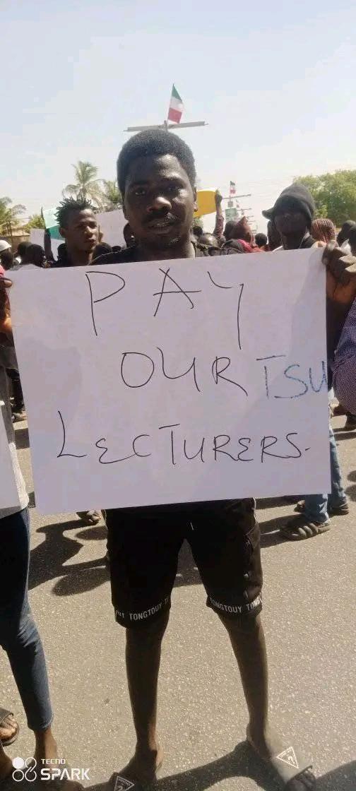 JoshuaRotimi10's tweet photo. Taraba state university protesting 
#PayOurLecturerSalery https://t.co/WHzrDVXsLw