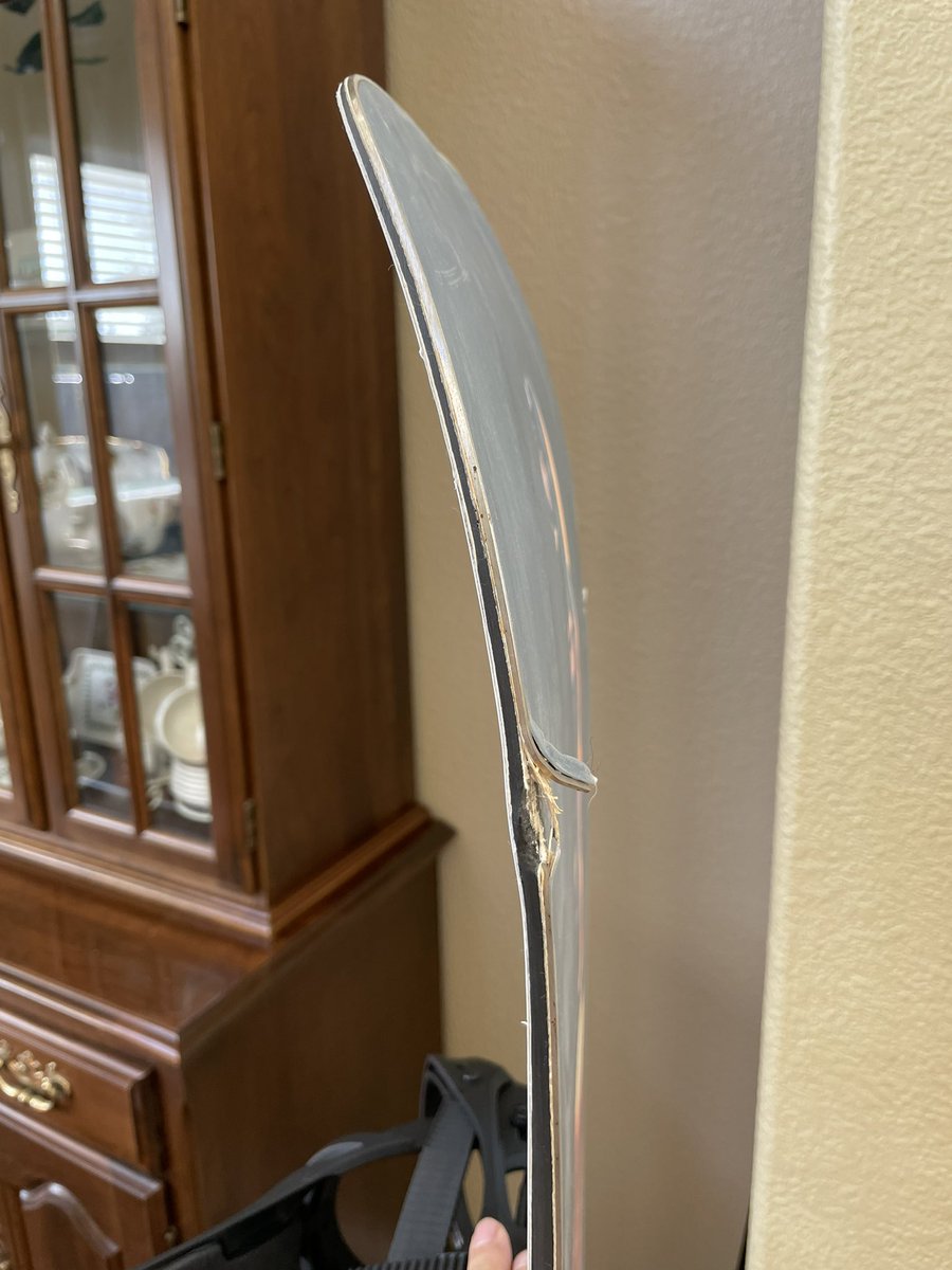 PartyinAsian's tweet photo. .@SouthwestAir I submitted a claim for damaged baggage on Christmas Eve. It’s been 2+ weeks since I submitted my claim and I still haven’t heard back. Please help asap. My snowboard and snowboard bag were completely destroyed after my SW flight. https://t.co/3Y6UsKp9RC