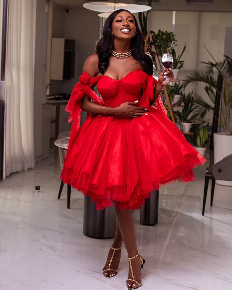 OfficialDoyin_'s tweet photo. Imagine having all this beauty, elegance, personality and brain to top it all. Damn! God really took his time with me. 👑 https://t.co/9nzZoXtBqw