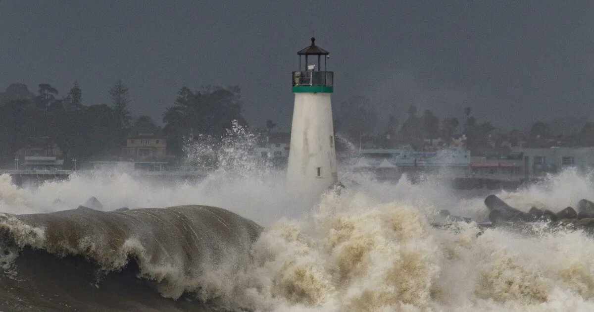 LookoutSCruz's tweet photo. Riders on the storm: Santa Cruz surfers’ yin-yang relationship with historic megaswell events https://t.co/LXq5cBfBc5 via @MarkConley https://t.co/G8pka7Klir