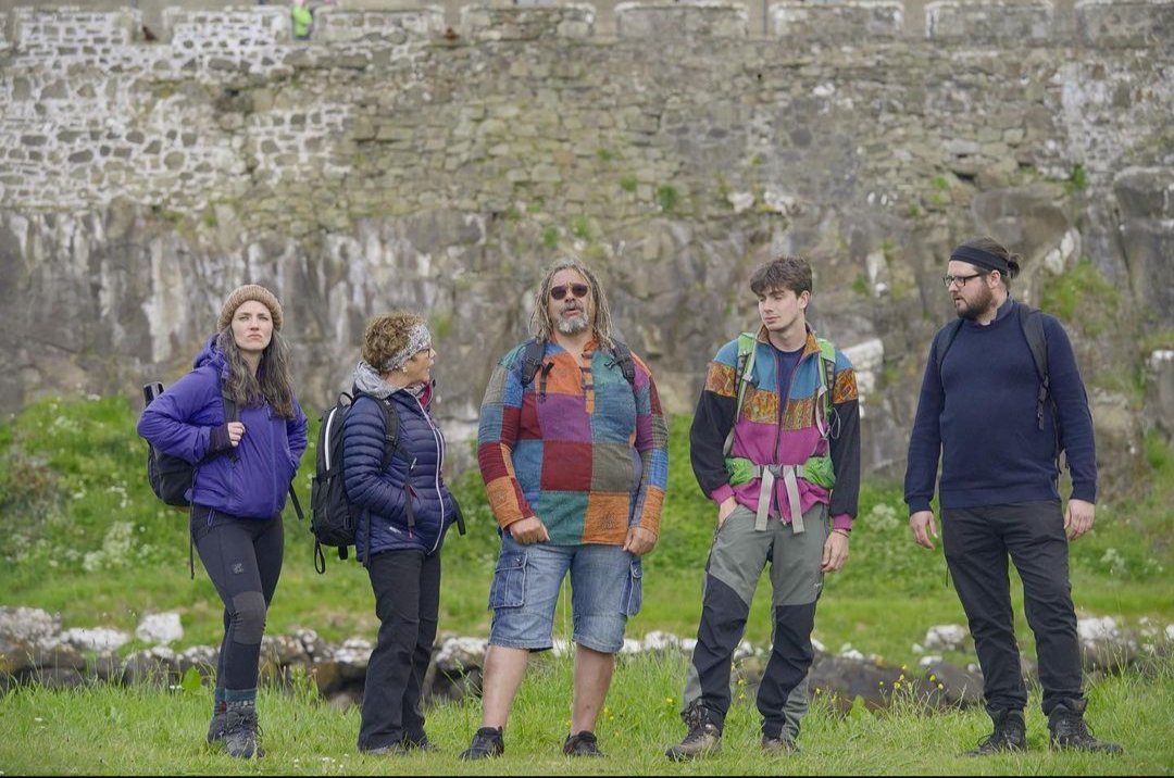 I've been slack on tweets but busy on shows like the charming #TakeAHike for <a href="/cardiffprods/">Cardiff Productions</a>, which you can watch all week (18:30 on <a href="/BBCTwo/">BBC Two</a> or anytime on <a href="/BBCiPlayer/">BBC iPlayer</a>). This time a fun group of hikers are taking us around the #IsleofSkye. I hope you enjoy as much as I did!
📺🏞️🥃