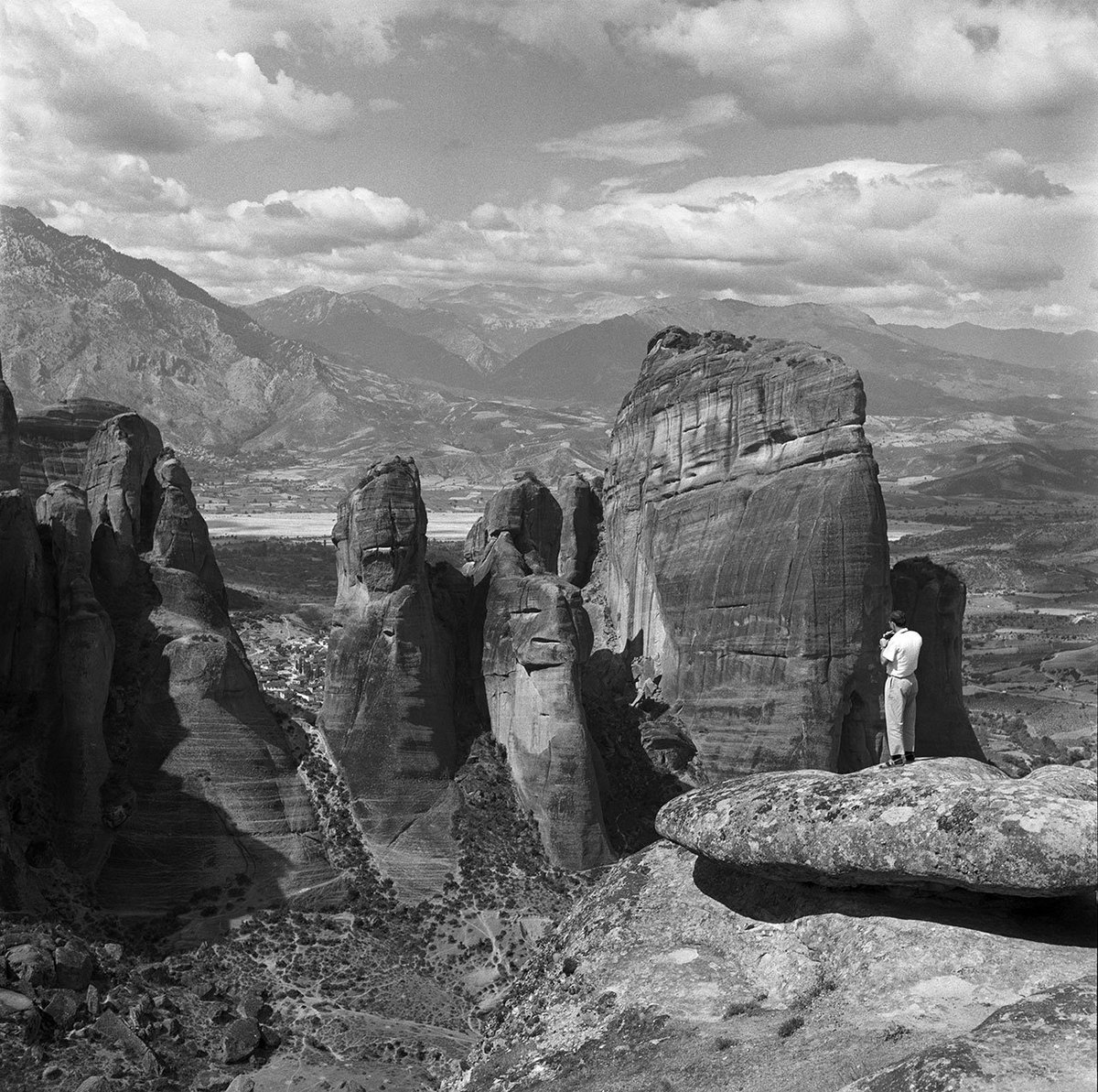VeraCausa9's tweet image. There are few photographers who have captured the timelessness of Greece like Robert McCabe's evocative camera lens.