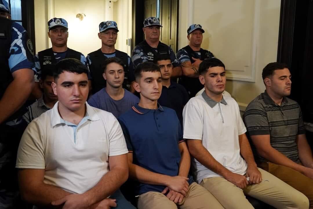 moniquitaaaaa32's tweet photo. Tu cara cuando sabes que lo que te encantaba hacerle en patota a todos en la calle te lo van hacer 24/7 en el penal…. Cuídense el culo muchachos! Los cobardes ni olvido ni perdon!

#JusticiaPorFernandoBaezSosa #JusticiaParaFernando https://t.co/x4P982MS8z