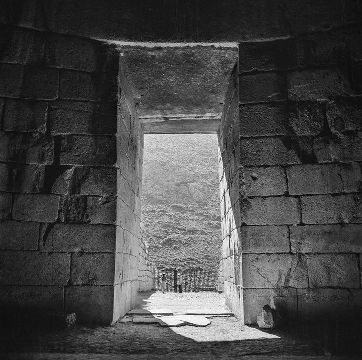 VeraCausa9's tweet image. There are few photographers who have captured the timelessness of Greece like Robert McCabe's evocative camera lens.