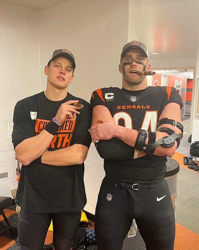 <a href="/Sam_Hubbard_/">Sam Hubbard</a>      <a href="/JoeyB/">Joey Burrow</a> 
                              🤝                                 
impacting Cincinnati on and off the field

#WPMOYChallenge + Hubbard 
#WPMOYChallenge + <a href="/Sam_Hubbard_/">Sam Hubbard</a> 

1 RT = 1 Vote

<a href="/Burrowfdn/">The Joe Burrow Foundation</a> | <a href="/Bengals/">Cincinnati Bengals</a>