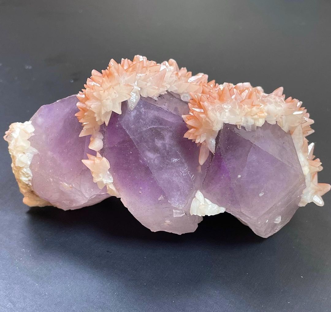 GeologyTime's tweet image. Amethyst with pink dogtooth calcite crystals  from Typical type from Daye, Hubei province

Photo: XUE_mineralcollector

#minerals #crystals