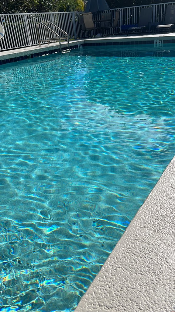 tarynperky's tweet photo. #lunchbreak #winterinFL #itdoesntsuck https://t.co/mBpn7HaOVz