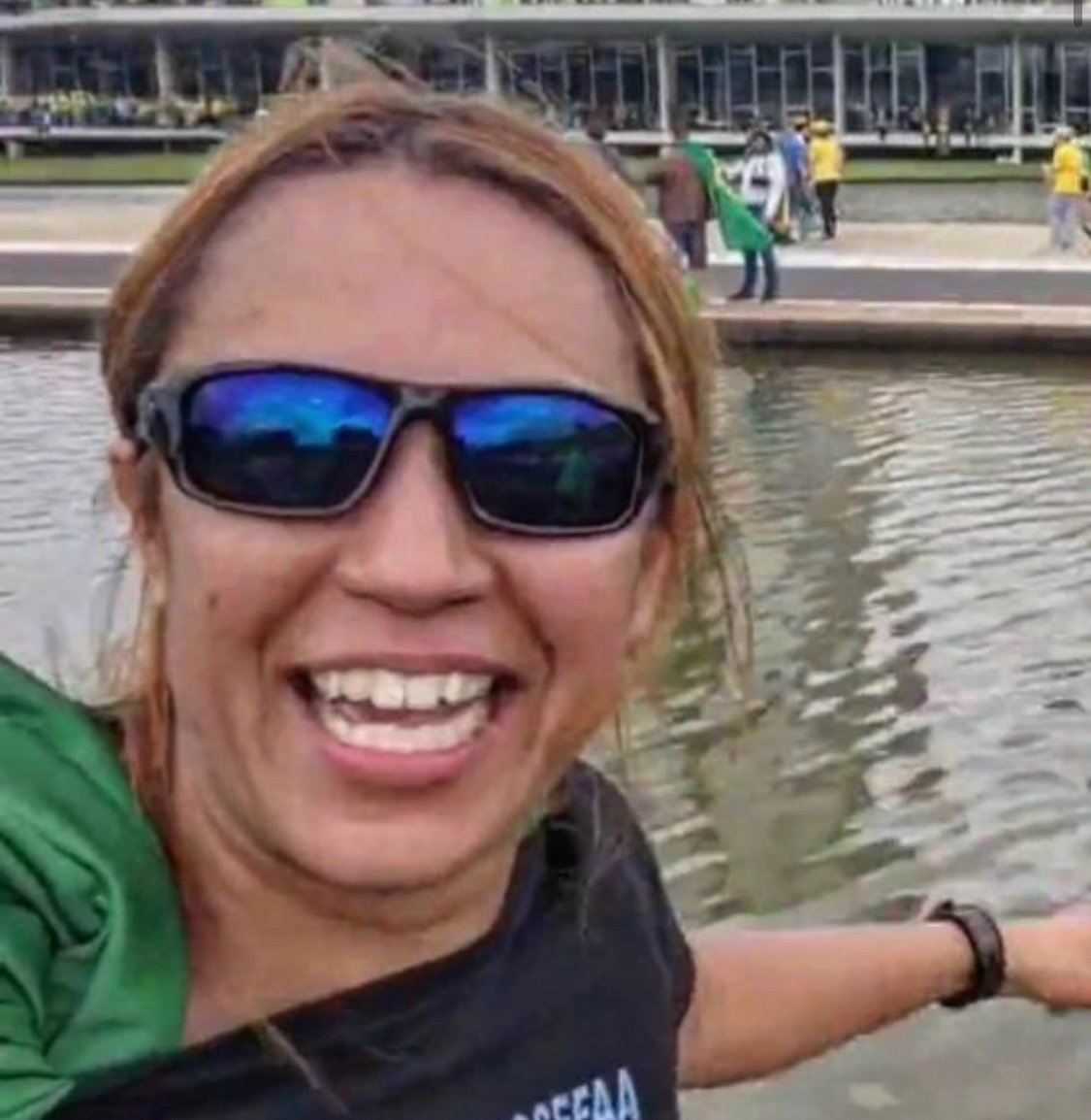 NewAnonbr's tweet photo. Ana Priscila Azevedo é uma das líderes dos atos antidemocráticos que aconteceram no dia de ontem em Brasília, a mesma é dona de um dos maiores grupos da direita no telegram. https://t.co/GP30Gt2MmT