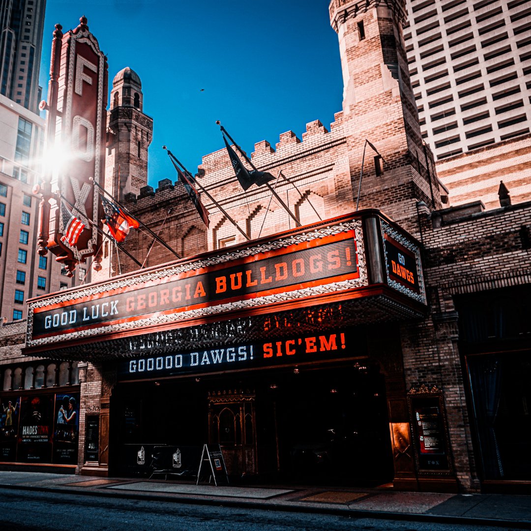 TheFoxTheatre's tweet photo. What's a Horned Frog to a Bulldog? 🐾

The Fox Theatre is cheering for @UGAAthletics! 
Our reigning SEC Champions are going for the NCAA Championship TONIGHT!
Sic' Em, DAWGS! https://t.co/hGMS0ch34B