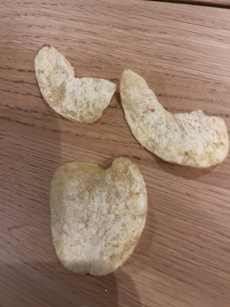estellesmd's tweet photo. Not one but 3 shaped like a heart crisps in my Walkers bag! @walkers_crisps #lovefromwalkers_crips https://t.co/LjHmVZJ7j7