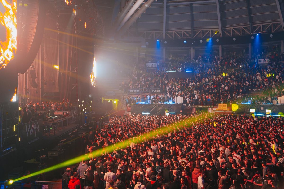 wanfestival's tweet photo. Nina Kraviz nos ofreció un cierre por todo lo alto, ¿alguien tiene una máquina del tiempo para volver a revivir el #sentimientoWAN? https://t.co/ALhjLa1NLz