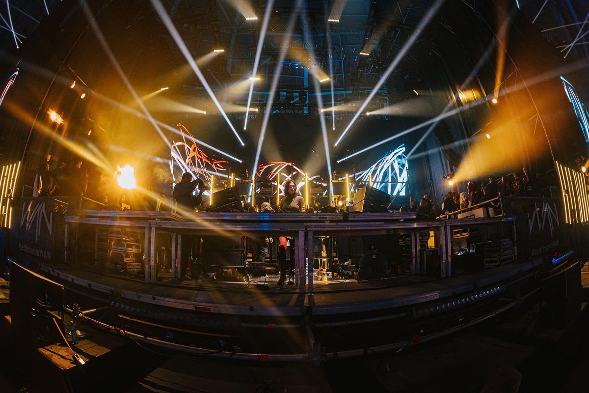 wanfestival's tweet photo. Nina Kraviz nos ofreció un cierre por todo lo alto, ¿alguien tiene una máquina del tiempo para volver a revivir el #sentimientoWAN? https://t.co/ALhjLa1NLz