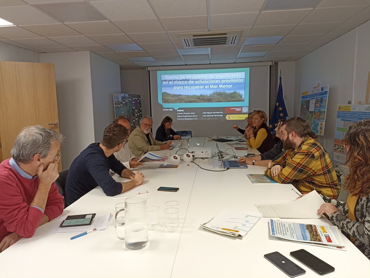 OficinaMarMenor's tweet photo. La @OficinaMarMenor ha estado analizando con la @UMU la propuesta del sistema de indicadores para el seguimiento del estado del #MarMenor y el Marco de Actuaciones Prioritarias para Recuperar el Mar Menor (MAPMM), que está ejecutando el @mitecogob. https://t.co/DLCI2Zt7xU