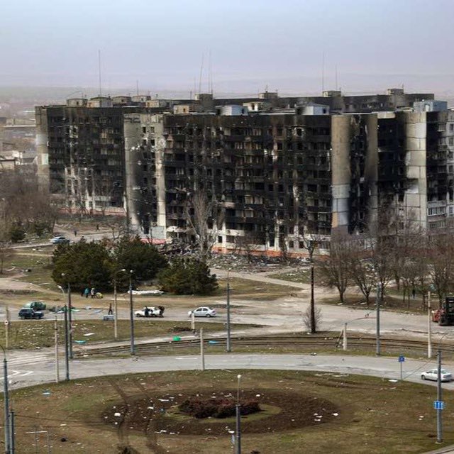 Мариуполь, дом которого нет, а ведь раньше было радостно вернуться с рейса на пару месяцев, в свою квартиру, проведать близких, сходить в метро через дорогу или Порт-сити в мультиплекс, сходить к Азовскому морю на причал… где я и морские курсы проходил, такого места больше нет.