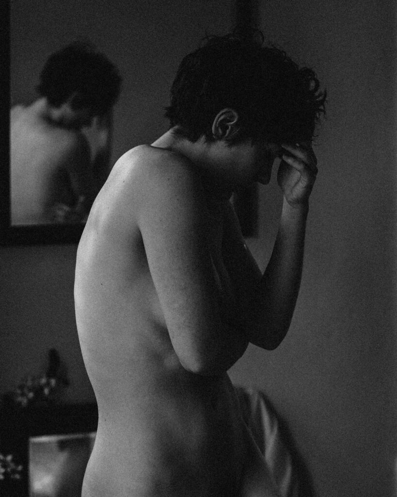 MBS_Photo's tweet photo. #flashback to my first shoot of the 2020s, back in January 2020 with Sarah.

I don't shoot #artnude all that often now that I'm not in a studio but it's nice to share some #archive work once in awhile.

@tinyvoss. January 2020. Lynchburg.

#model #boudoir #boudoirphotography… https://t.co/zABS7JT1fN