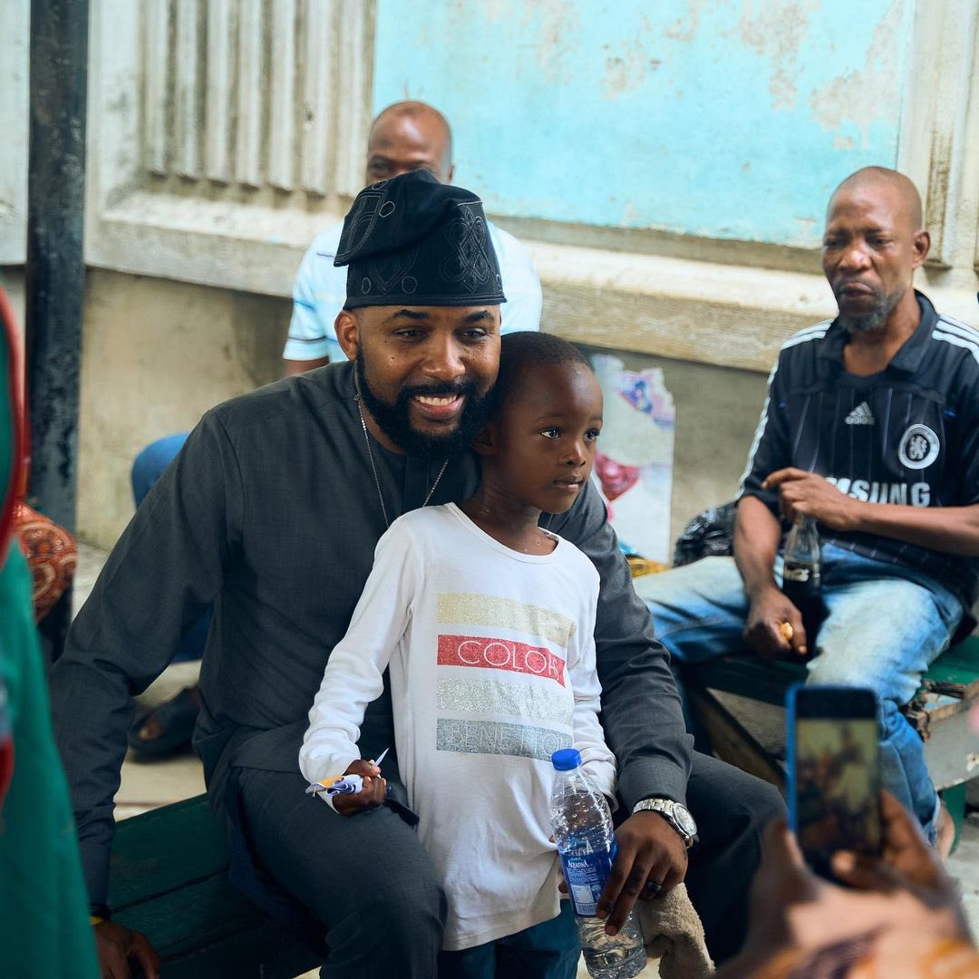 thebworg_'s tweet photo. Different languages, Different backgrounds but One Voice ✨

One community at a time! We are coming! 

Eti Osa to the World 🇳🇬🇳🇬 @BankyW 

#PDP #itispossiBle #BetaDeyCome #WeMove #BankyW4EtiOsa #powertothepeople https://t.co/sxOT1hQ7zE