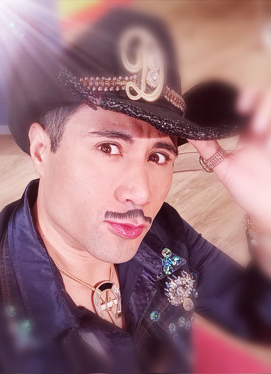 "Tus sueños no tienen fecha de caducidad, respira hondo y sigue". Frase popular. ¡Ujus, ujus!