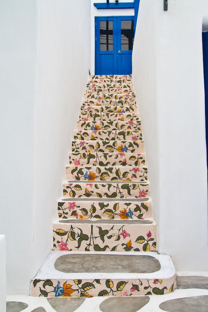 trurealty's tweet photo. These stairs look like something you'd stumble upon in Greece. It's a shame that more staircases aren't decorated at least a little bit. The same could be said for that fun, blue door! Everything about this entrance is fun,... https://t.co/EbeXyikE85 https://t.co/wTjCPUqfW3