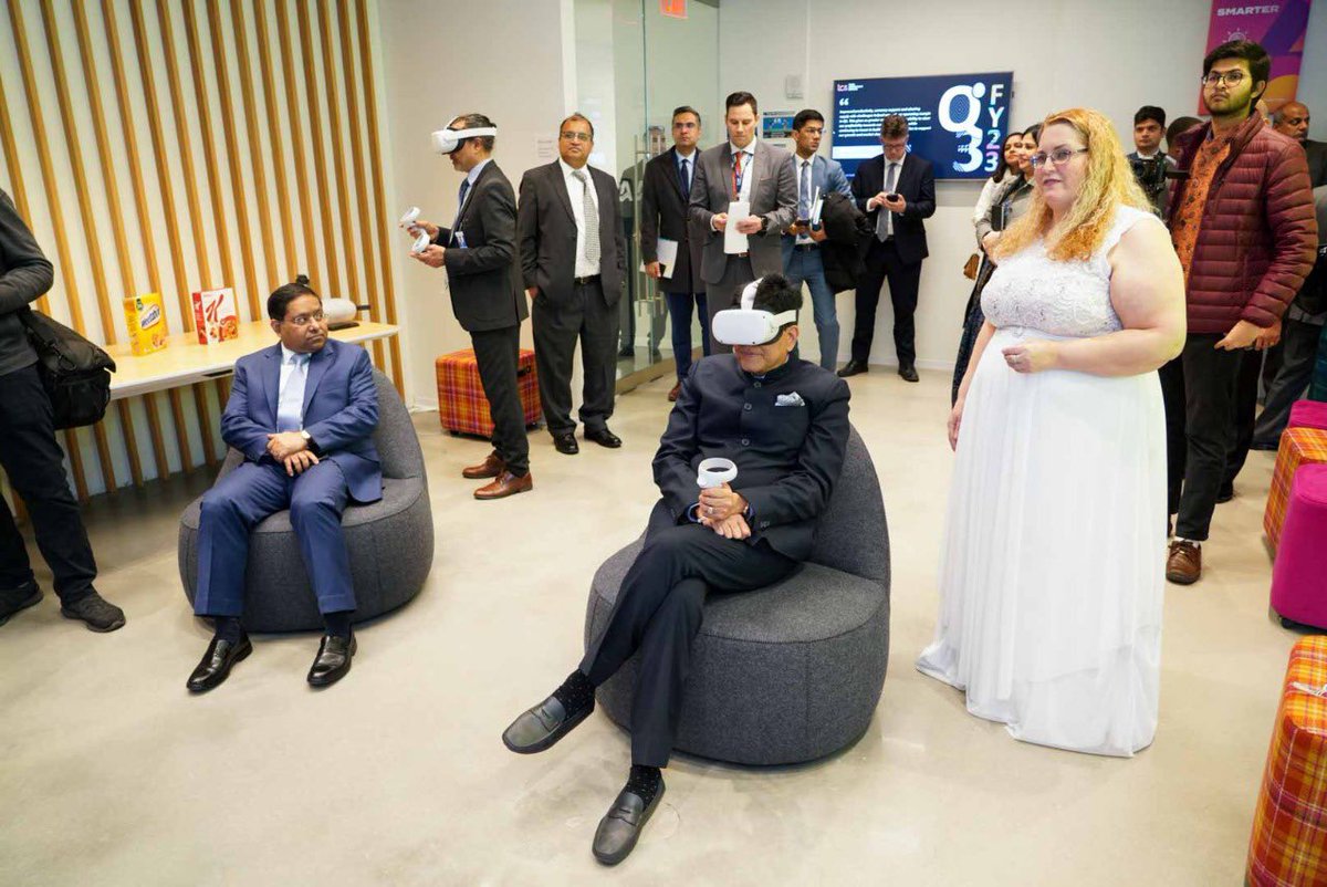 PiyushGoyal's tweet photo. Visited the Tata Innovation Center at @Cornell_Tech in New York. 

Their work in cutting-edge technology is a testimony to lndia-US cooperation in the sector, enhancing our mutual competitiveness &amp; productivity. 🇮🇳 🤝 🇺🇸 https://t.co/yMWGHOIgaM