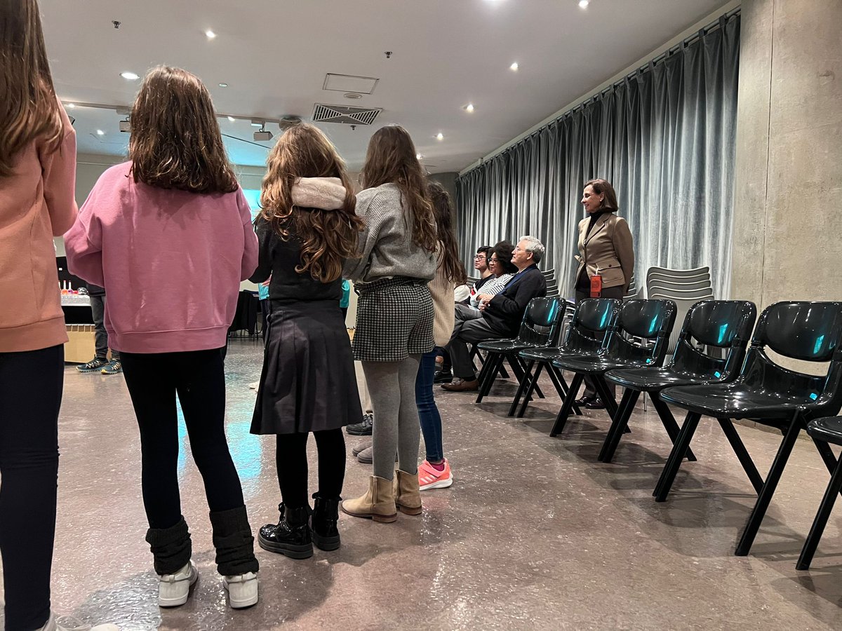 GobAragon's tweet photo. 🗣�� @fgmadrigalcom ha asistido al evento donde ha puesto en valor “el apoyo del @GobAragon a estas iniciativas que facilitan el acceso de la #infancia a la cultura, a la vez que les permite desarrollar su talento y creatividad”.

@comisionadoPI @AuditorioZGZ #Cultura #JONDE https://t.co/XmvAg0rqpO