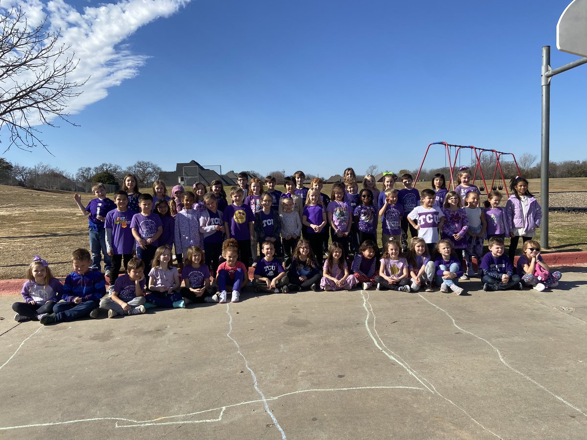 wles1stgrade's tweet photo. Can you tell who we’re cheering for tonight?! Let’s go TCU!🐸💜 https://t.co/Gx8NB9f7C4