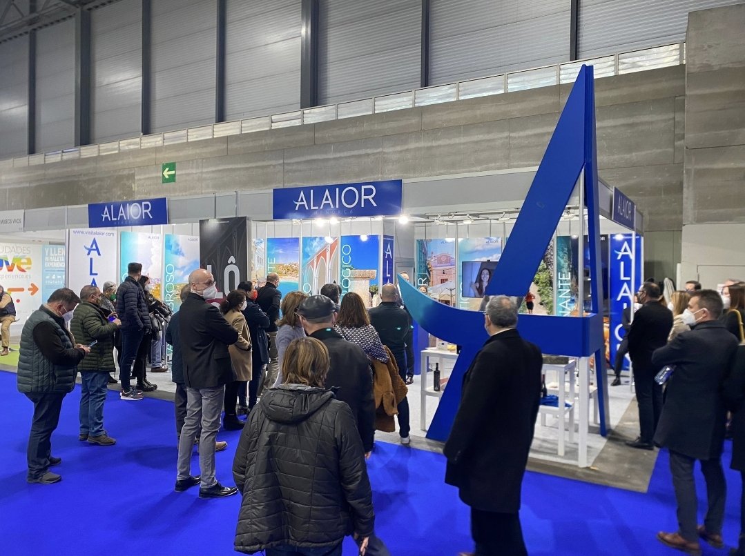 JLBenejam's tweet photo. Alaior volverá a presentarse ante el mundo en FITUR, feria internacional de turismo, con 17 empresas locales. Trabajamos para atraer turistas, prolongar la temporada hacia la desestacionalización, generar empleo, defendiendo los intereses generales alaiorenses. #AlaiorEsTurismo https://t.co/xLXekXoM0D