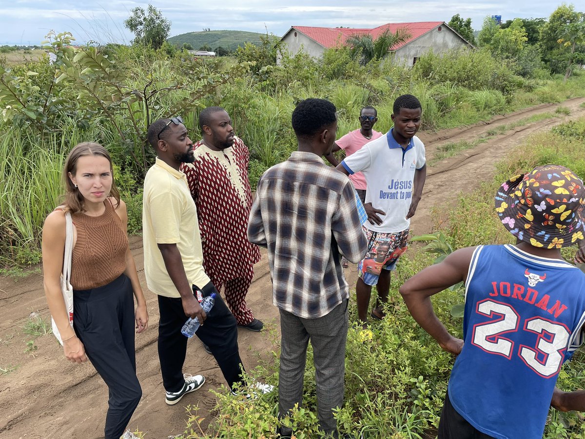 CfafFoundation's tweet photo. Front office vs In the fields we’ve got it covered @anadecrdc1 #Cfaf #Maluku #anadec https://t.co/VJGH9am0Es