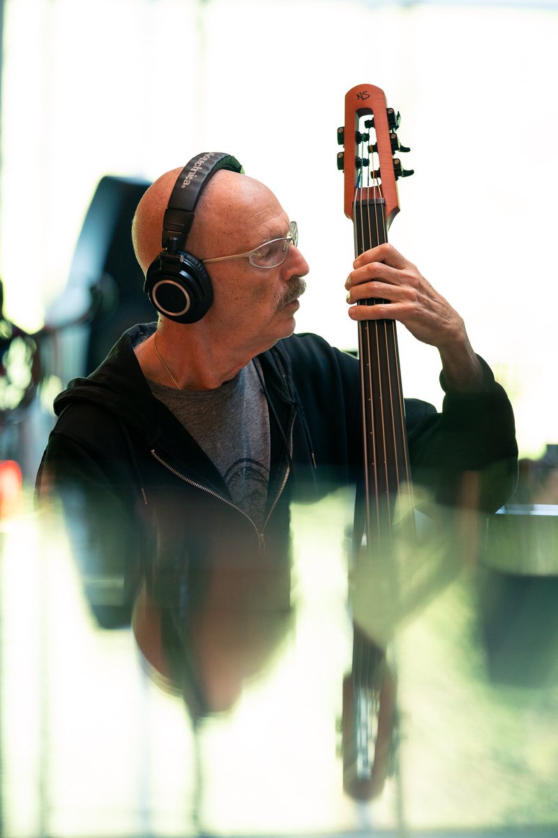 itspetergabriel's tweet photo. Musically Panopticom drives along powered by the engine-room of long-time collaborators Tony Levin, David Rhodes and Manu Katché, underpinned by haunting electronics from Brian Eno. Additional backing vocals from Ríoghnach Connolly of The Breath. https://t.co/79WiajdwGn