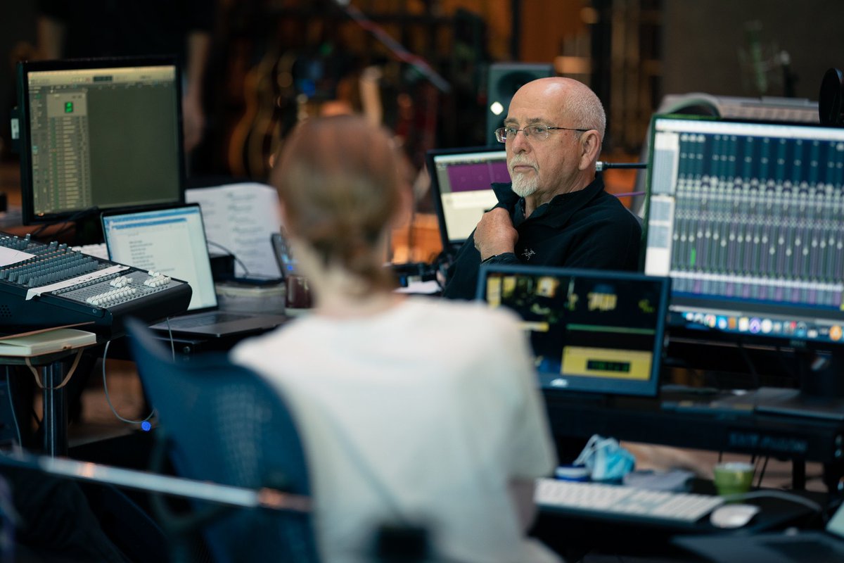 itspetergabriel's tweet photo. Musically Panopticom drives along powered by the engine-room of long-time collaborators Tony Levin, David Rhodes and Manu Katché, underpinned by haunting electronics from Brian Eno. Additional backing vocals from Ríoghnach Connolly of The Breath. https://t.co/79WiajdwGn