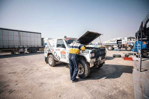 MASMOTOR's tweet photo. Hoy día de descanso en el @dakar Classic. Día que nos ha servido para hacer un mantenimiento total del Patrol, os ponemos alguna foto. Vamos!!!! https://t.co/zzQ4e4cAgj