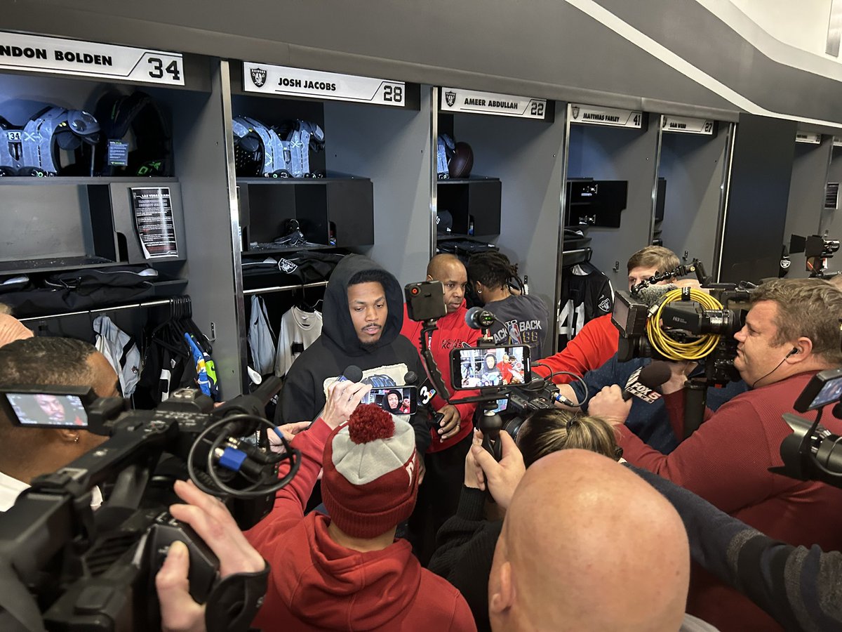 VicTafur's tweet photo. “It has to make sense for me, but this is where I want to be. Hopefully, I’m back.” — Josh Jacobs https://t.co/R9oddbPZME