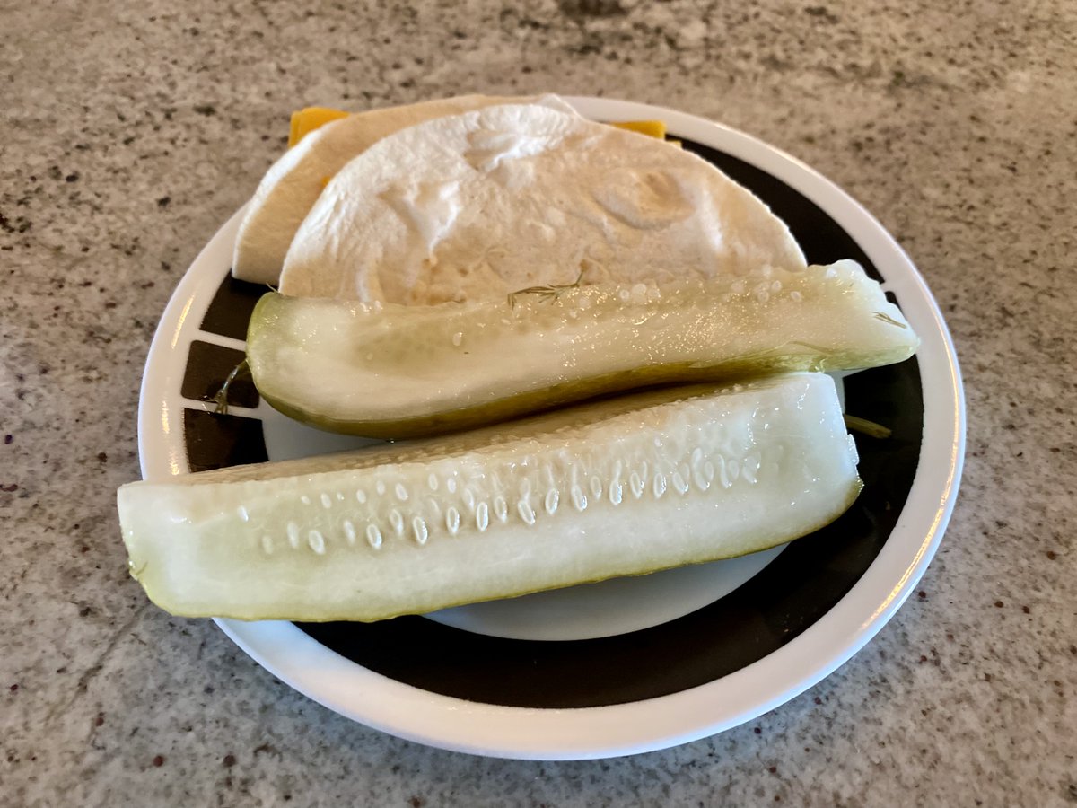 michaelgass's tweet image. A keto friendly lunch. Street taco grilled cheese wraps and Walhburgs pickle spears. 210 calories and 2 net carbs!
#ketostrong #ketotips