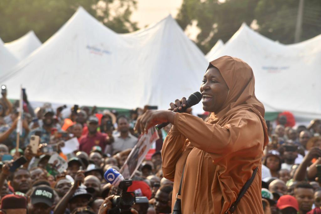 AishaYesufu's tweet photo. Aisha go and test your popularity!
I don start oooooooooh!
E choke!
Who dey breeeth?
#PeterObiForPresident2023 https://t.co/2IZ8xlPU9F
