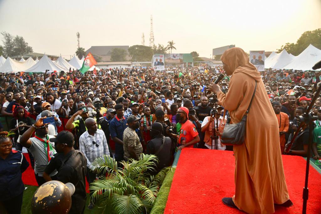 AishaYesufu's tweet photo. Aisha go and test your popularity!
I don start oooooooooh!
E choke!
Who dey breeeth?
#PeterObiForPresident2023 https://t.co/2IZ8xlPU9F