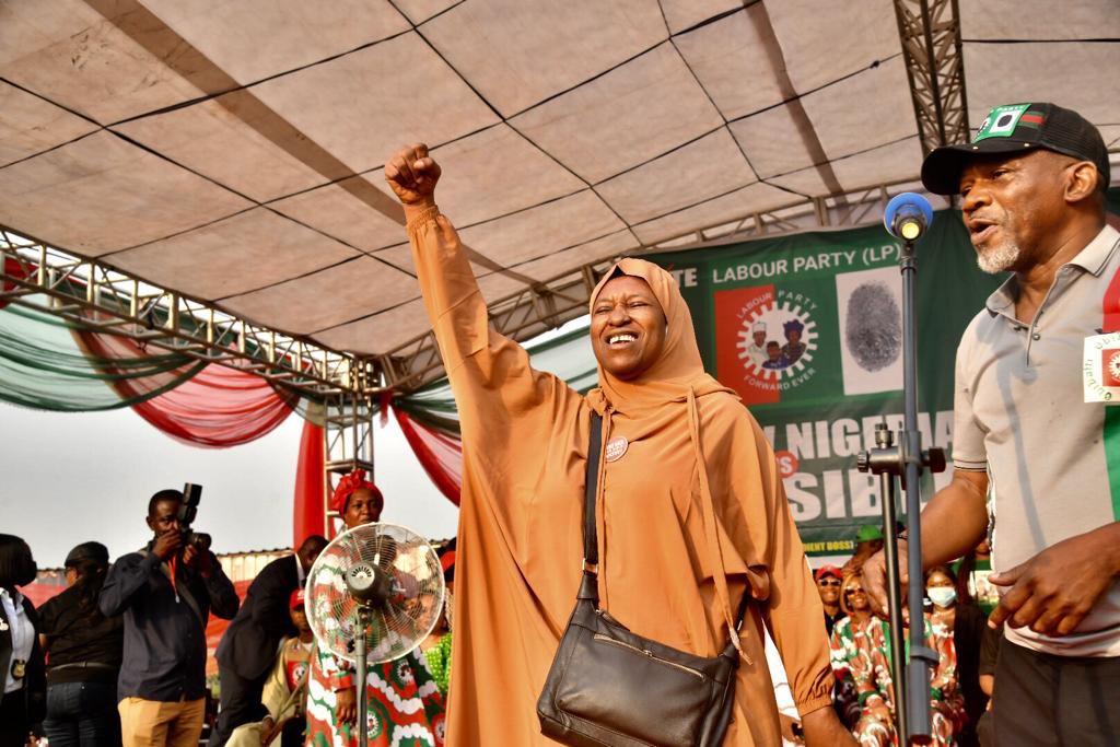 AishaYesufu's tweet photo. Aisha go and test your popularity!
I don start oooooooooh!
E choke!
Who dey breeeth?
#PeterObiForPresident2023 https://t.co/2IZ8xlPU9F
