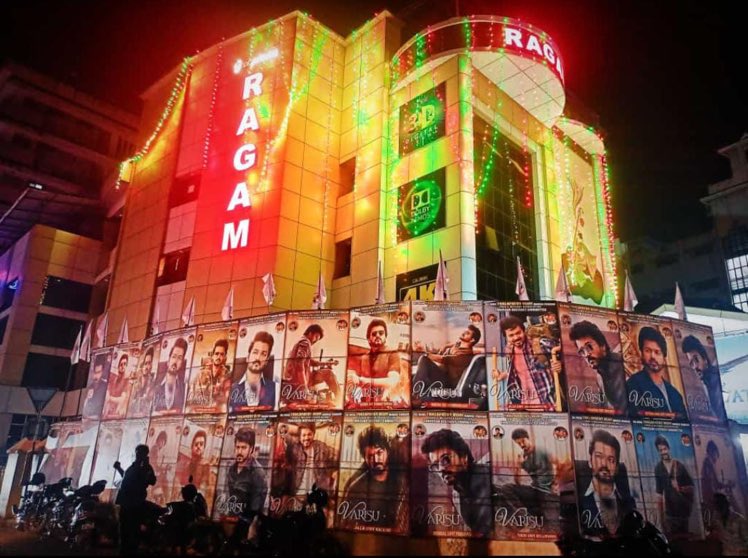 HARIPICTURESS's tweet photo. Kerala is Glittering With #Varisu 🔥#Ragamtheater Grab your tickets 🎟️ in your favourite platforms @bookmyshow &amp; @Paytm https://t.co/dBMyNImwct