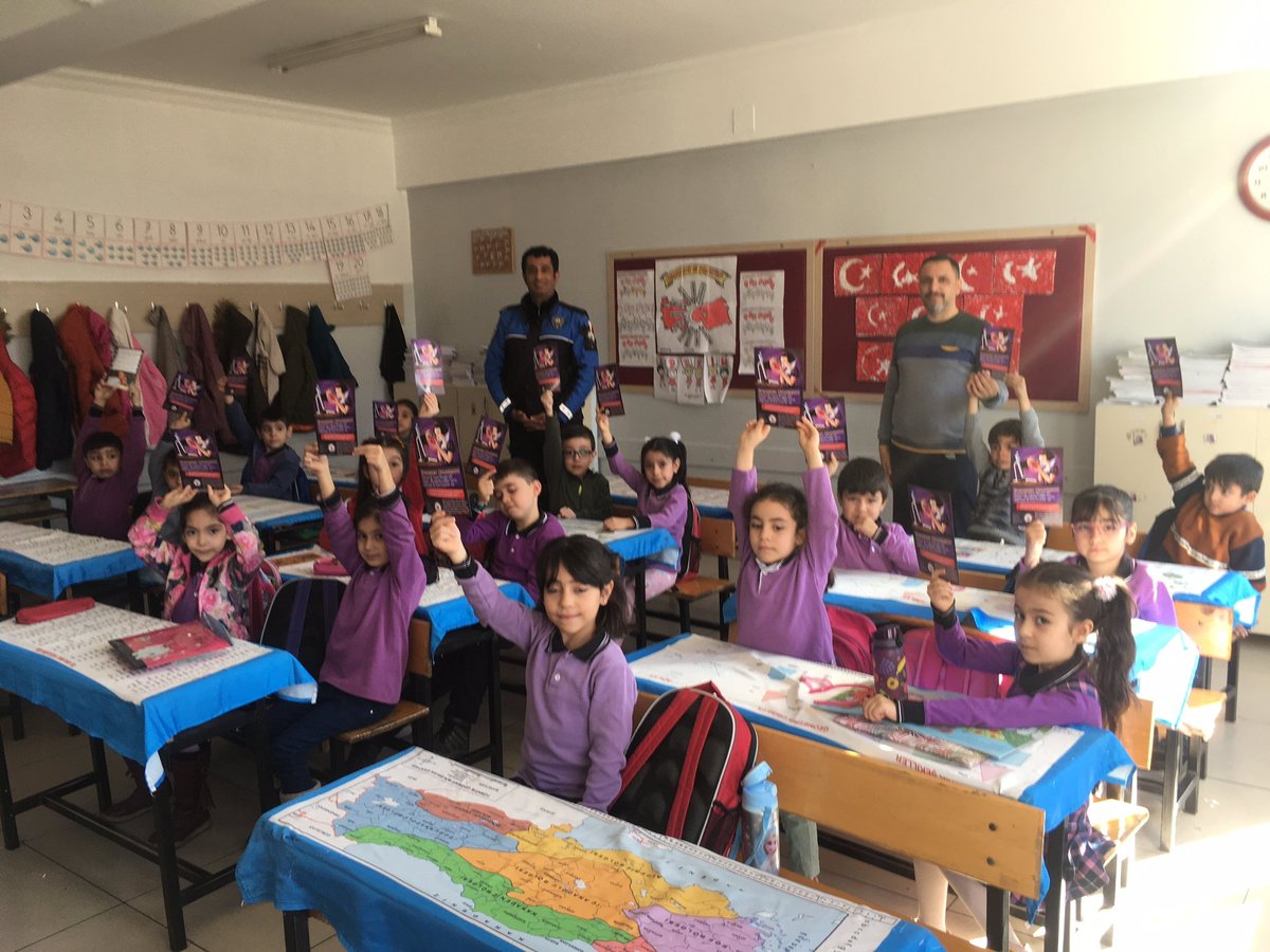 hsngdogan's tweet photo. Gaziyurt İlkokulu 
Şehitkamil İlçe Emniyet Müdürlüğü Ekipleri Okulumuzda Güvenli İnternet ve Bilişim (SİBERAY) ve Trafik konuları Hakkında Tanıtım ve Sunum Yaptı.Teşekkürler..
@gazianteppolis 
@GAZIYURTILKOKUL @SehitkamilMEM 
@Sehitkamilkyk27 https://t.co/fbrwtY3sW4