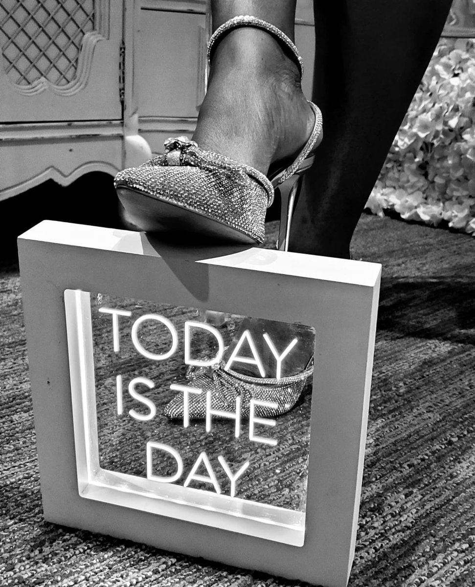 torontochapel's tweet photo. Thinking of booking with the Toronto Wedding Chapel? Well, today is the day! Visit https://t.co/HGO3D7dFWP to view packages for every budget.
.
.
#weddingstyle #quickwedding #2023weddings #microwedding2023 #elope #torontowedding #toronto #torontoweddingchapel https://t.co/yJ3AiQnnzJ