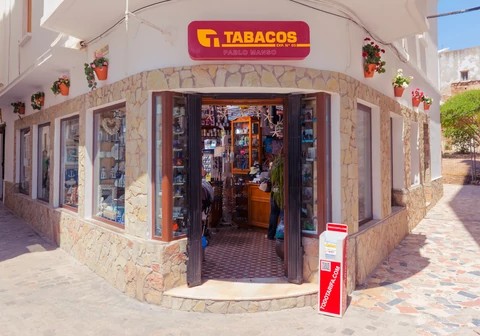 buho4444a's tweet photo. EL GOBIERNO SANCHEZ HA PERDIDO EL NORTE Y LLEVARA ESPAÑA AL DESASTRE

-Golpe del Gobierno a las tabaqueras:Tendrán que pagar la limpieza de las colillas de la calle

-Desde el 6 de enero estas compañías deberán pagar el coste a los servicios municipales de limpieza. https://t.co/xw6aKkRA1D