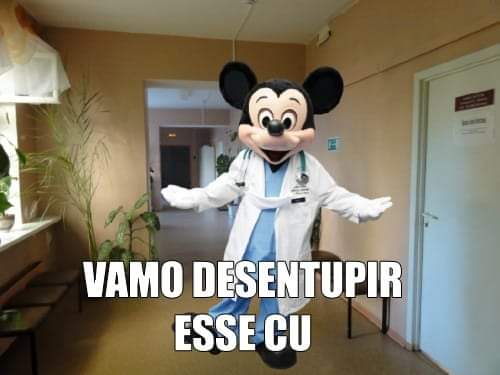 KriskaCarvalho's tweet photo. URGENTE 🚨 

Imagens exclusivas da equipe médica chegando para tratar o cagaço do Bolsonaro: https://t.co/Et6rCYMhAM