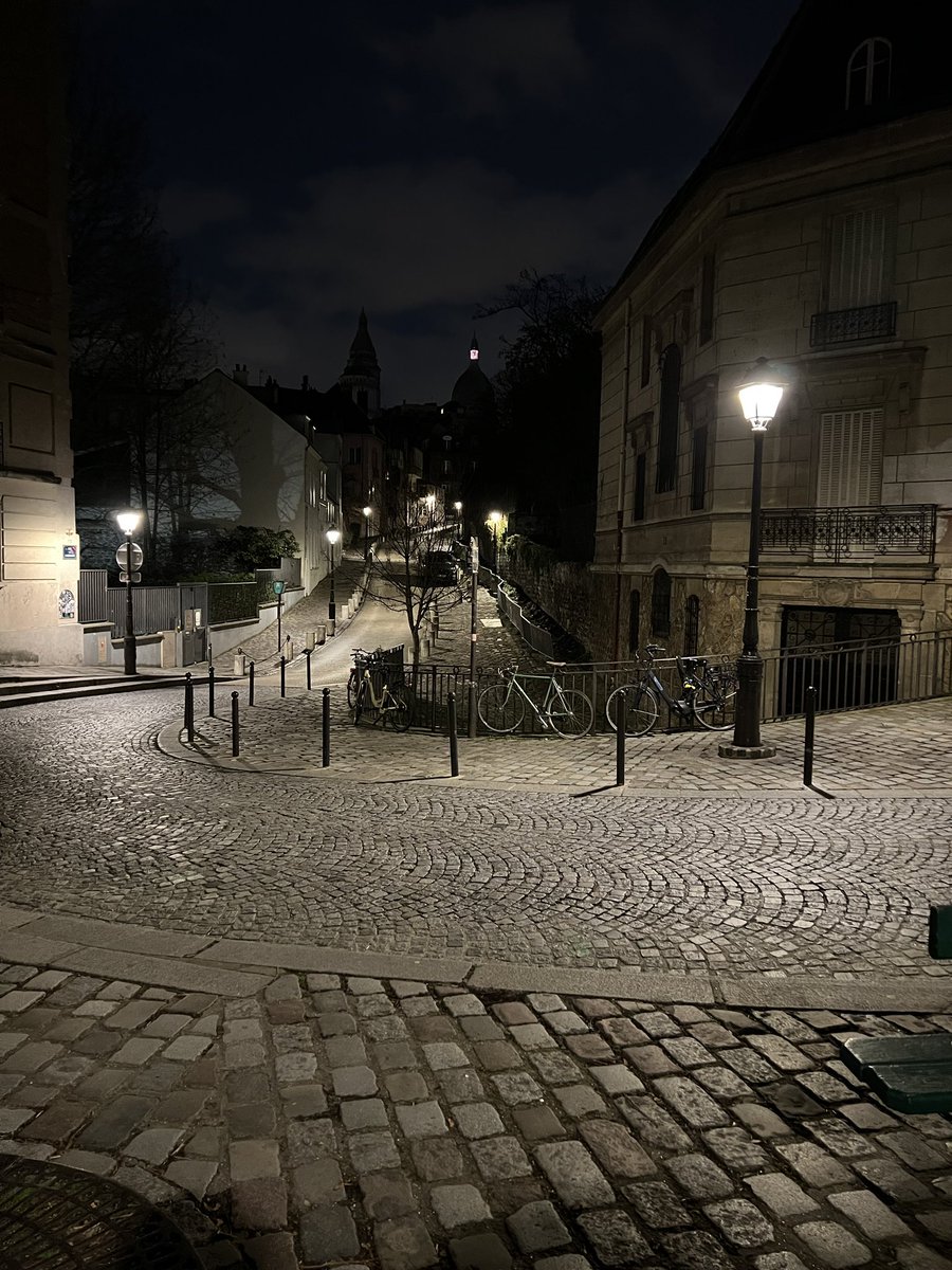 djackby9's tweet photo. J'y étais samedi soir à 3h il y avait personne c'était incroyable https://t.co/mas52RwM4Z