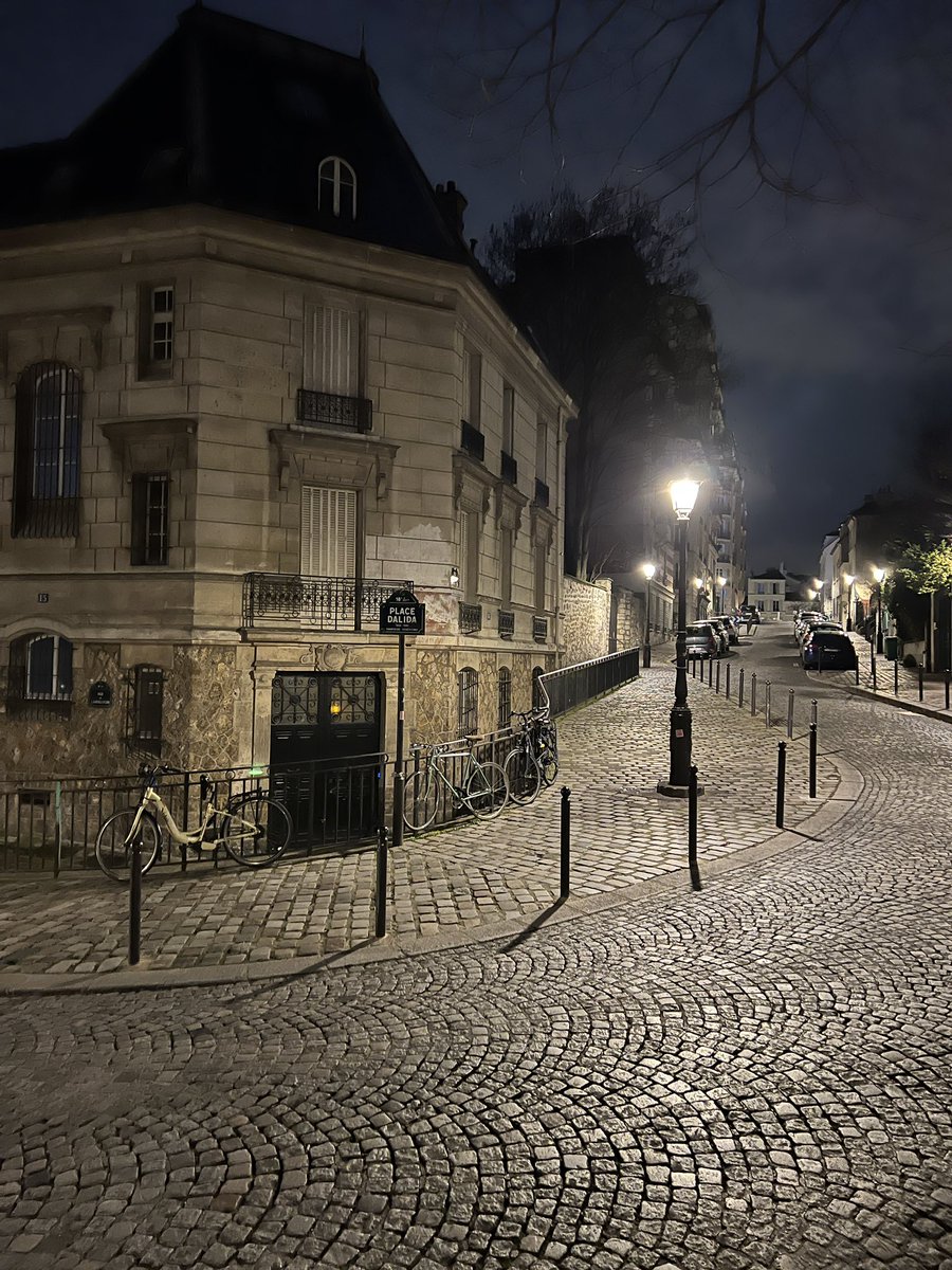 djackby9's tweet photo. J'y étais samedi soir à 3h il y avait personne c'était incroyable https://t.co/mas52RwM4Z
