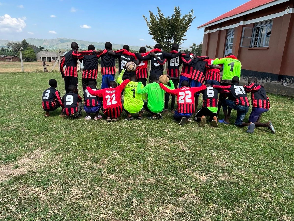 FrodshamJFC's tweet photo. This year we donated some Frodsham kit to villagers in Uganda who are as footy mad as us. Great pic they sent us. Forza Frodsham 👏👏👏 https://t.co/Sicr1sb2R1
