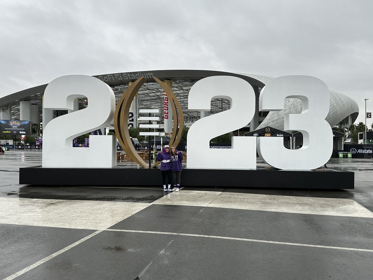 KOczkowski44's tweet photo. #CFBPlayoff #champtailgate #KO44
Go Frogs! https://t.co/fVPhYdgTw3