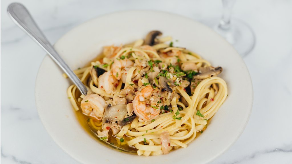 Lift_Division's tweet photo. Check out the mouth-watering photos we took at our recent photoshoot at Murry's! These pics are sure to inspire you to have your next dinner out.🍷
https://t.co/e9idazfjiL
#liftdivision #photoshoot #digitalmarketing #columbiamo #savorcolumbia https://t.co/drZTsb4FpC
